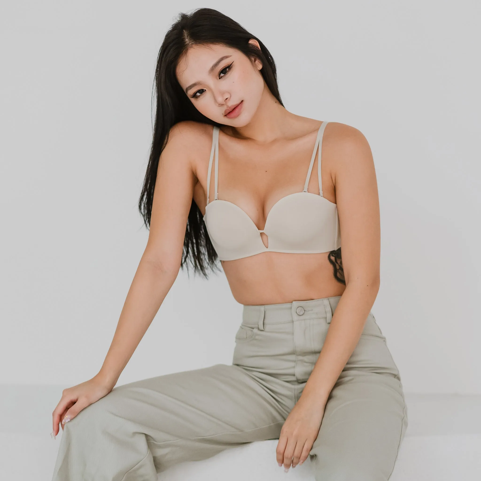 4CM Ultra! Lift It Up! 100% Non-Slip Super Push Up Strapless Wireless Bra in Almond Nude