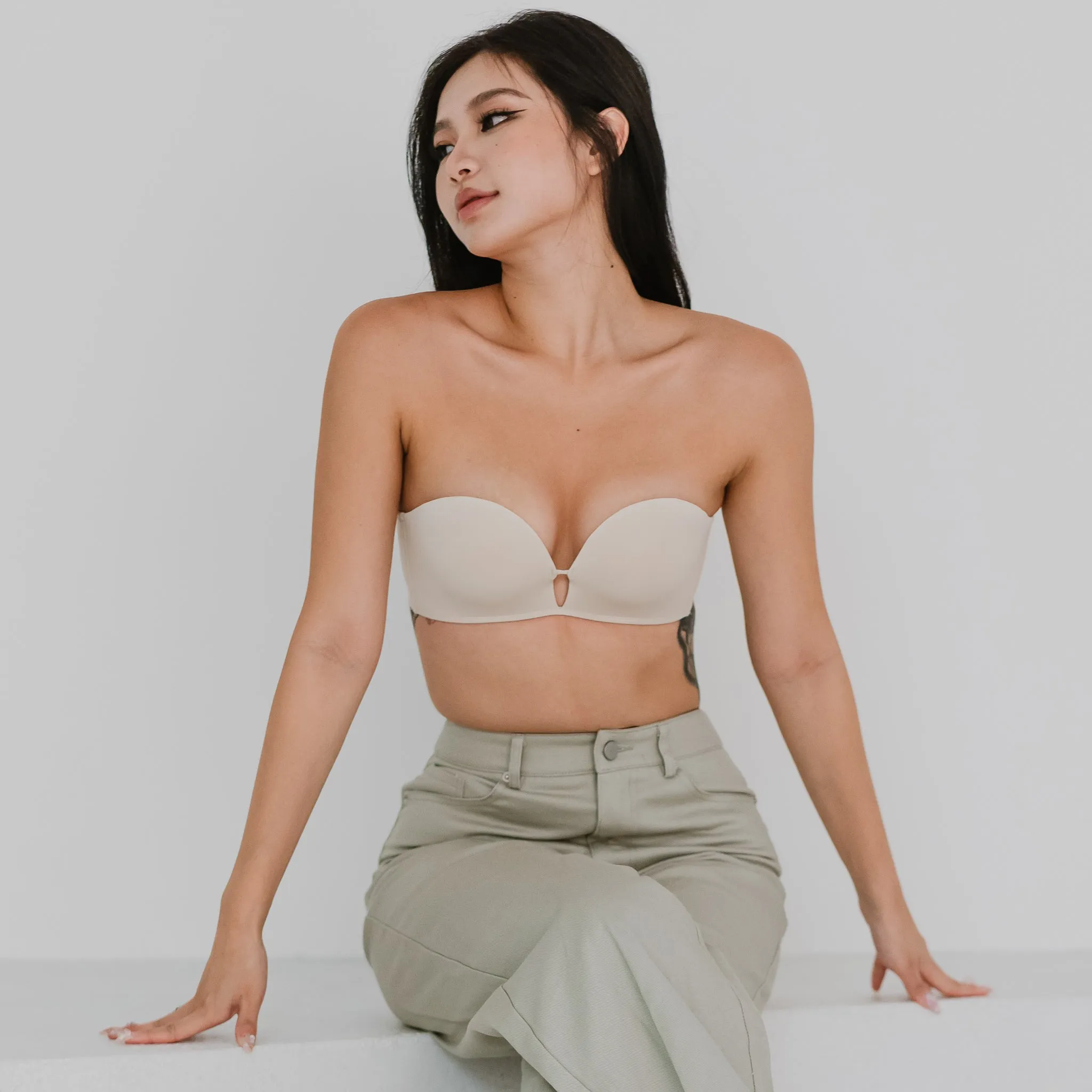 4CM Ultra! Lift It Up! 100% Non-Slip Super Push Up Strapless Wireless Bra in Almond Nude