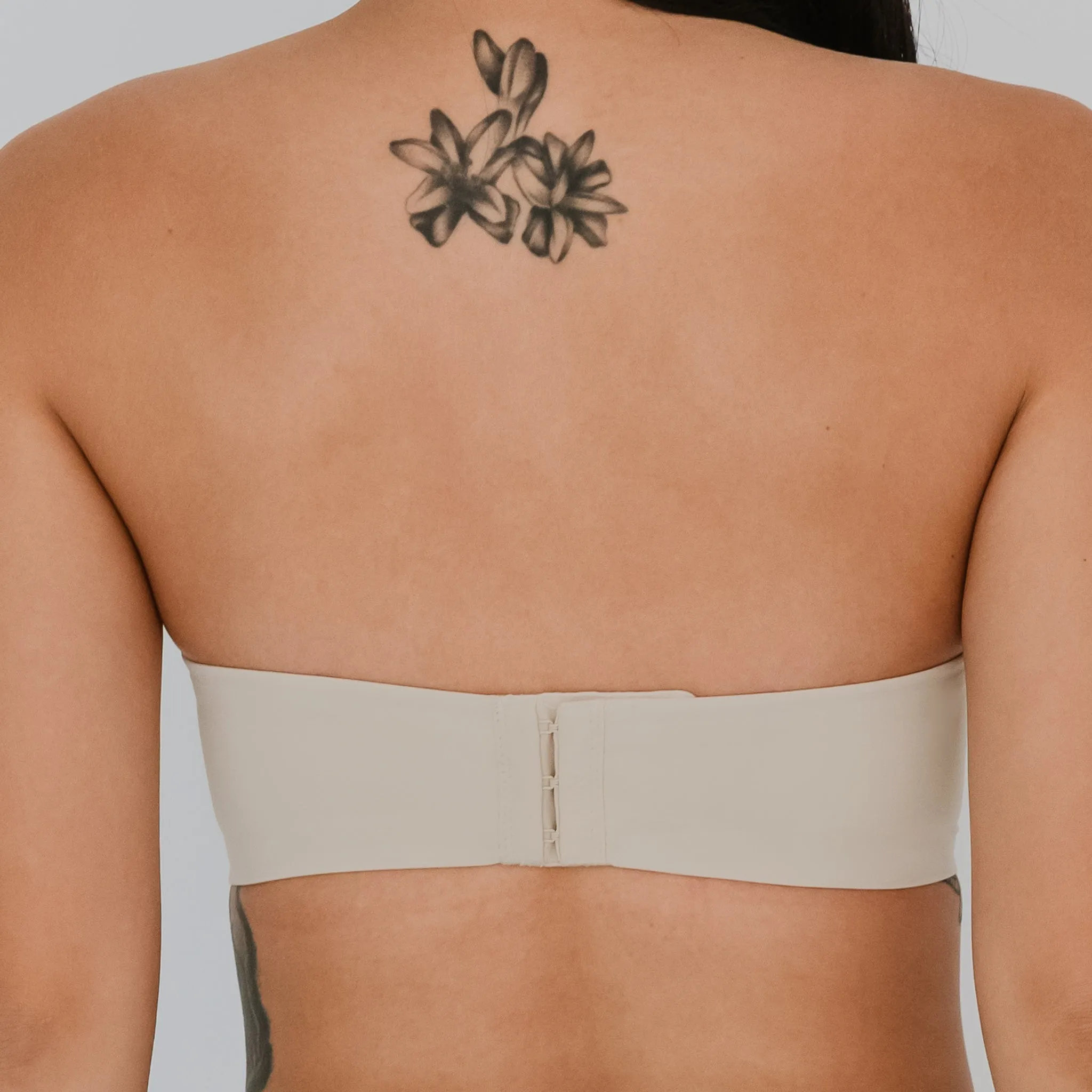 4CM Ultra! Lift It Up! 100% Non-Slip Super Push Up Strapless Wireless Bra in Almond Nude