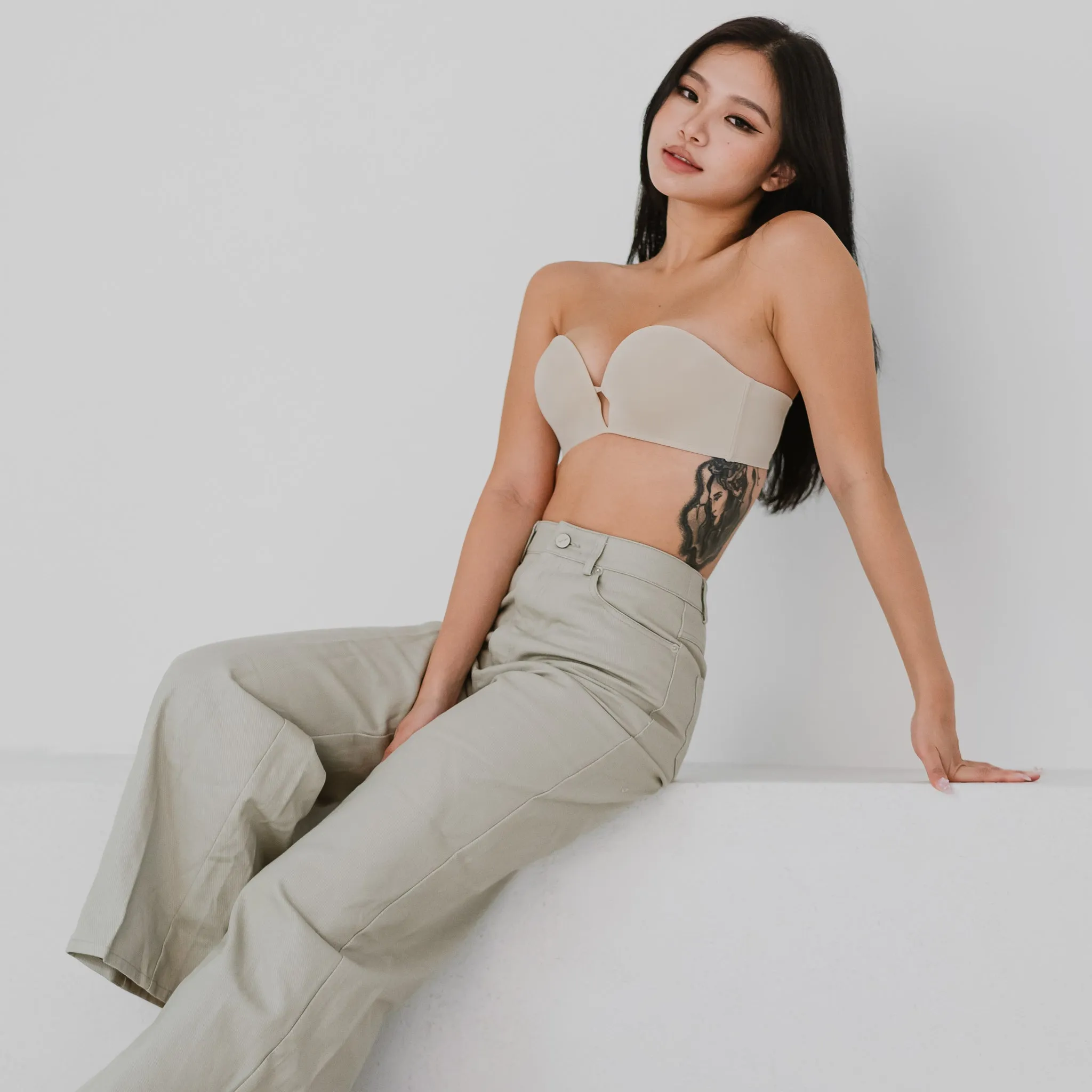 4CM Ultra! Lift It Up! 100% Non-Slip Super Push Up Strapless Wireless Bra in Almond Nude