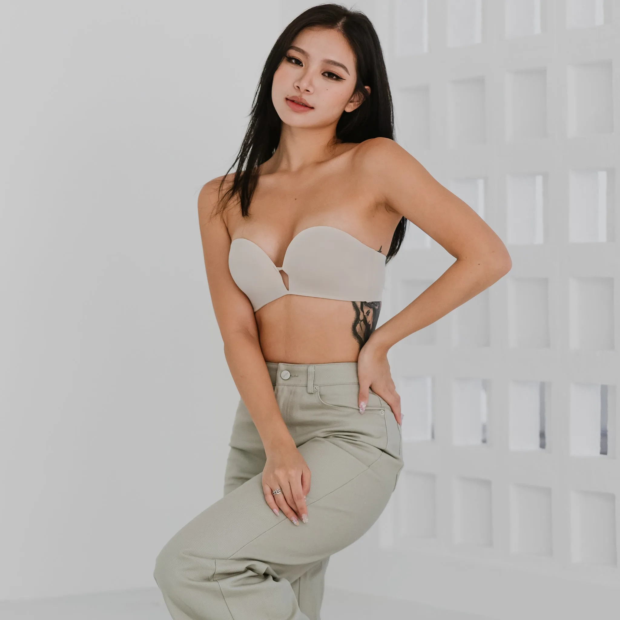 4CM Ultra! Lift It Up! 100% Non-Slip Super Push Up Strapless Wireless Bra in Almond Nude