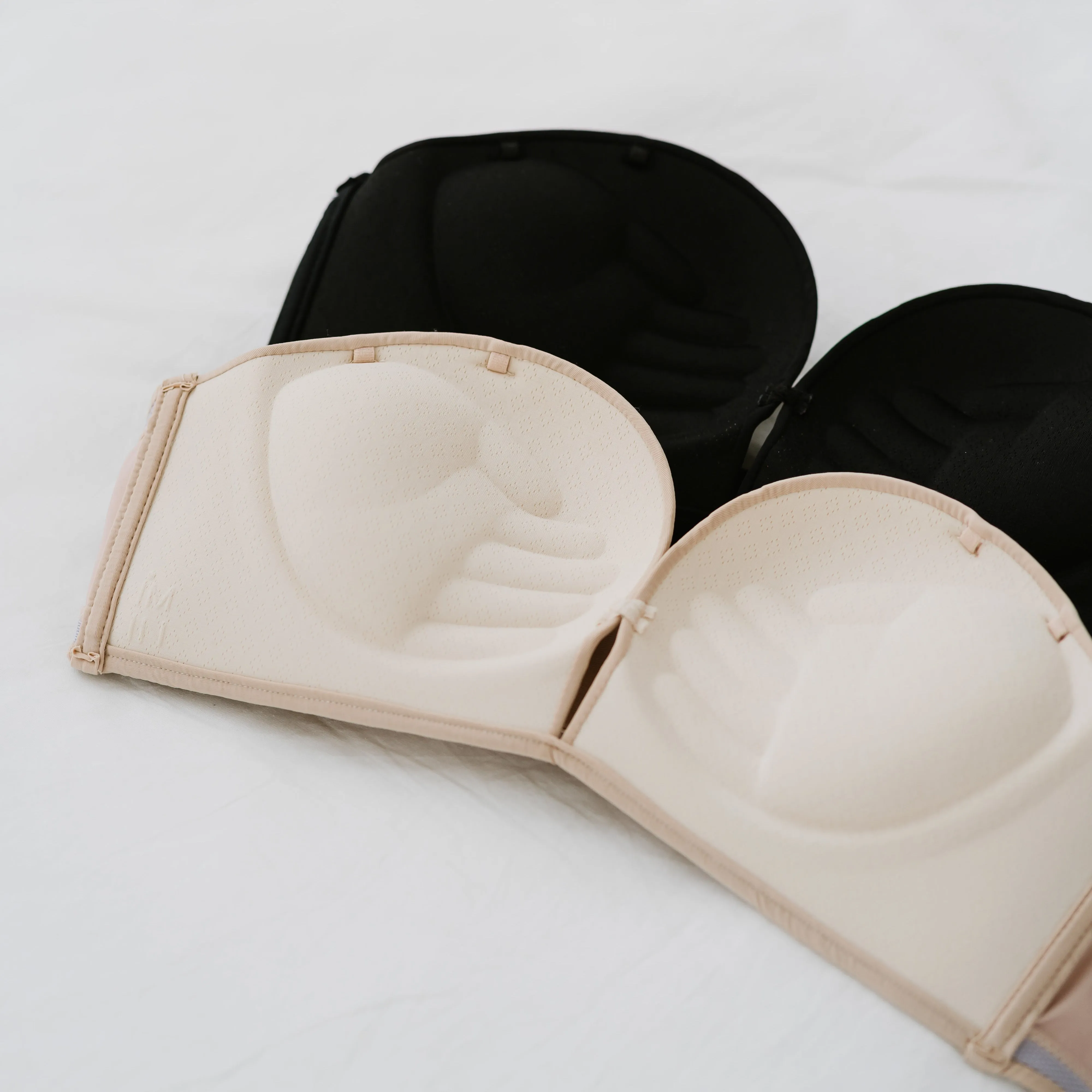 4CM Ultra! Lift It Up! 100% Non-Slip Super Push Up Strapless Wireless Bra in Black