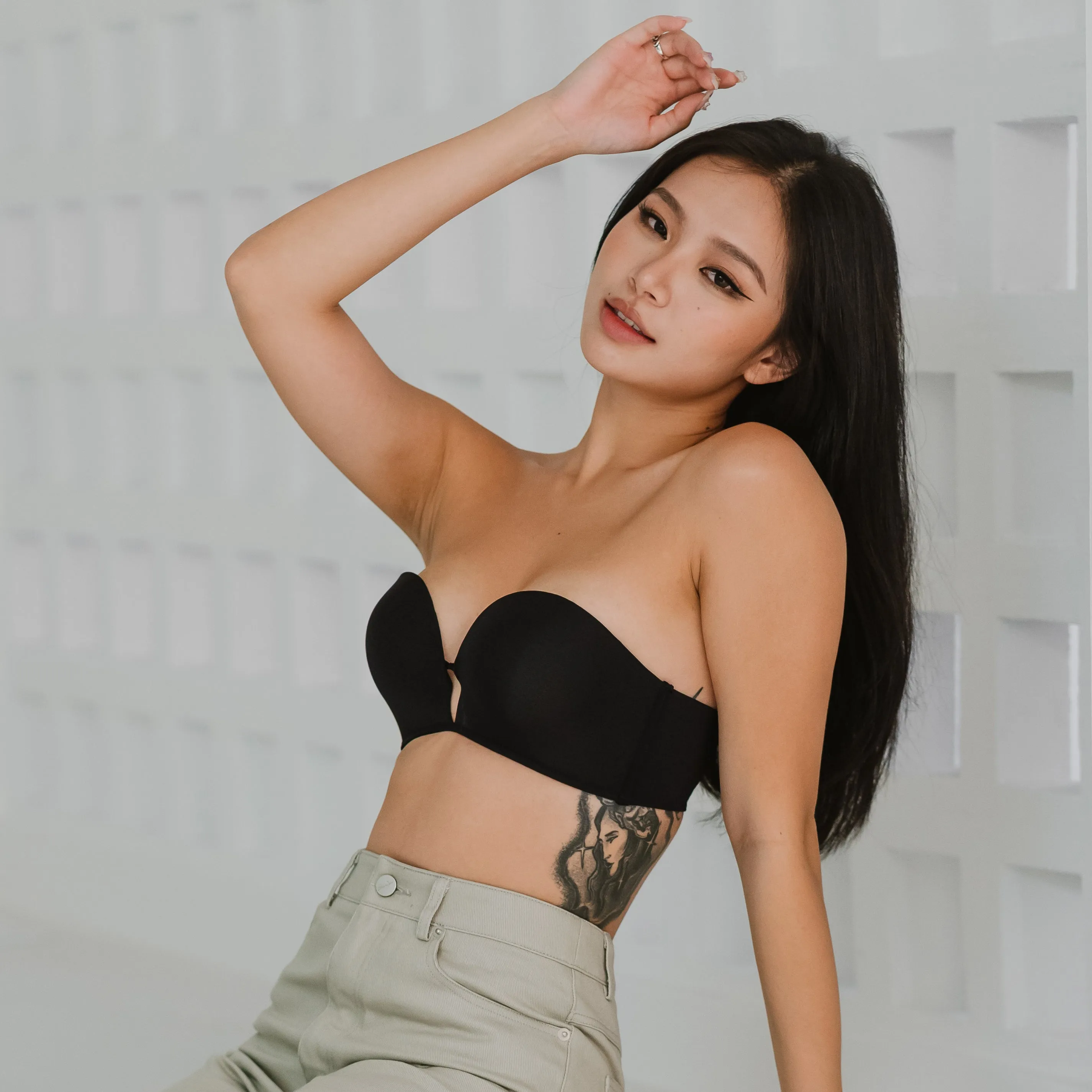 4CM Ultra! Lift It Up! 100% Non-Slip Super Push Up Strapless Wireless Bra in Black