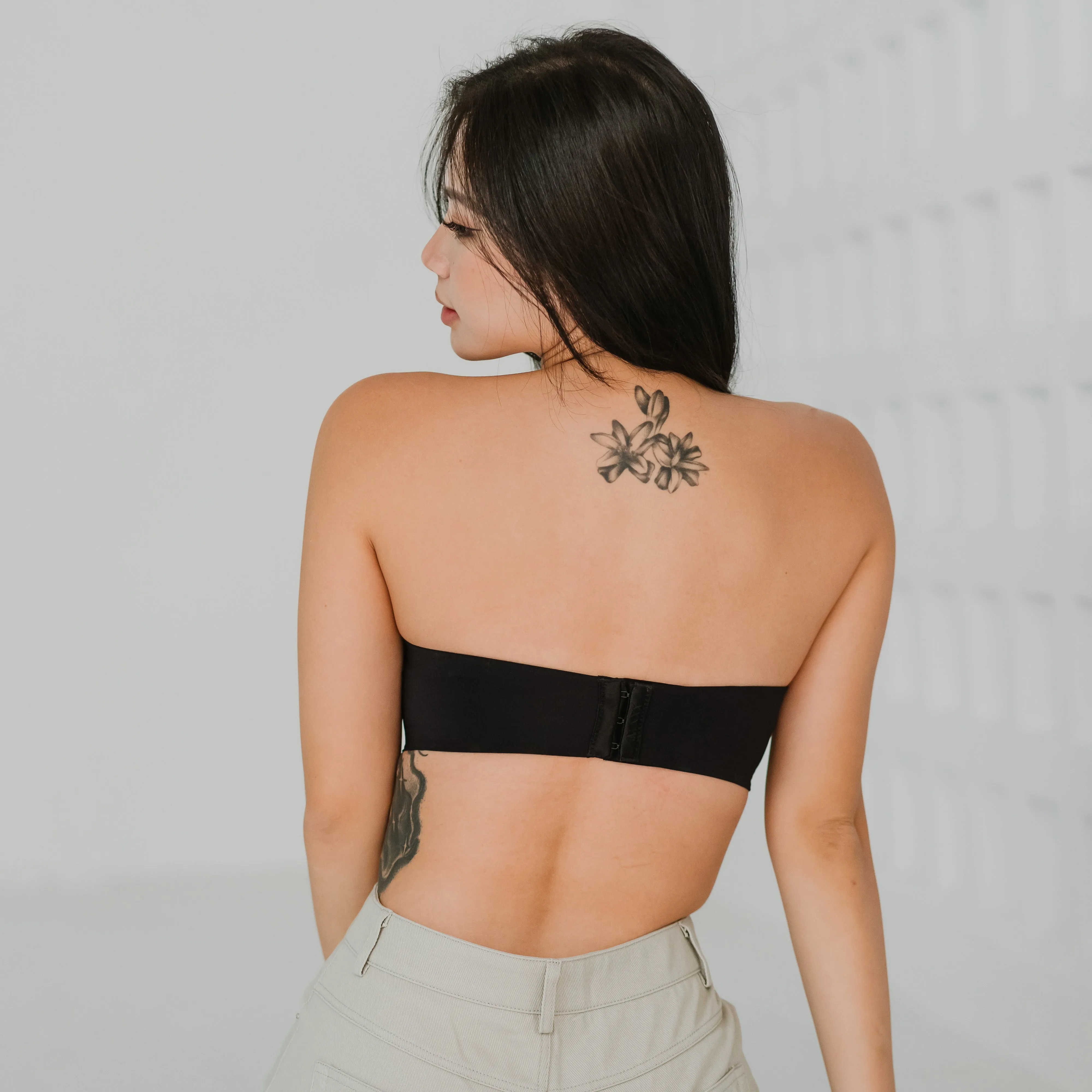 4CM Ultra! Lift It Up! 100% Non-Slip Super Push Up Strapless Wireless Bra in Black