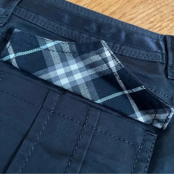 Burberry London blue label women’s shorts size 38 US 4. Black pockets