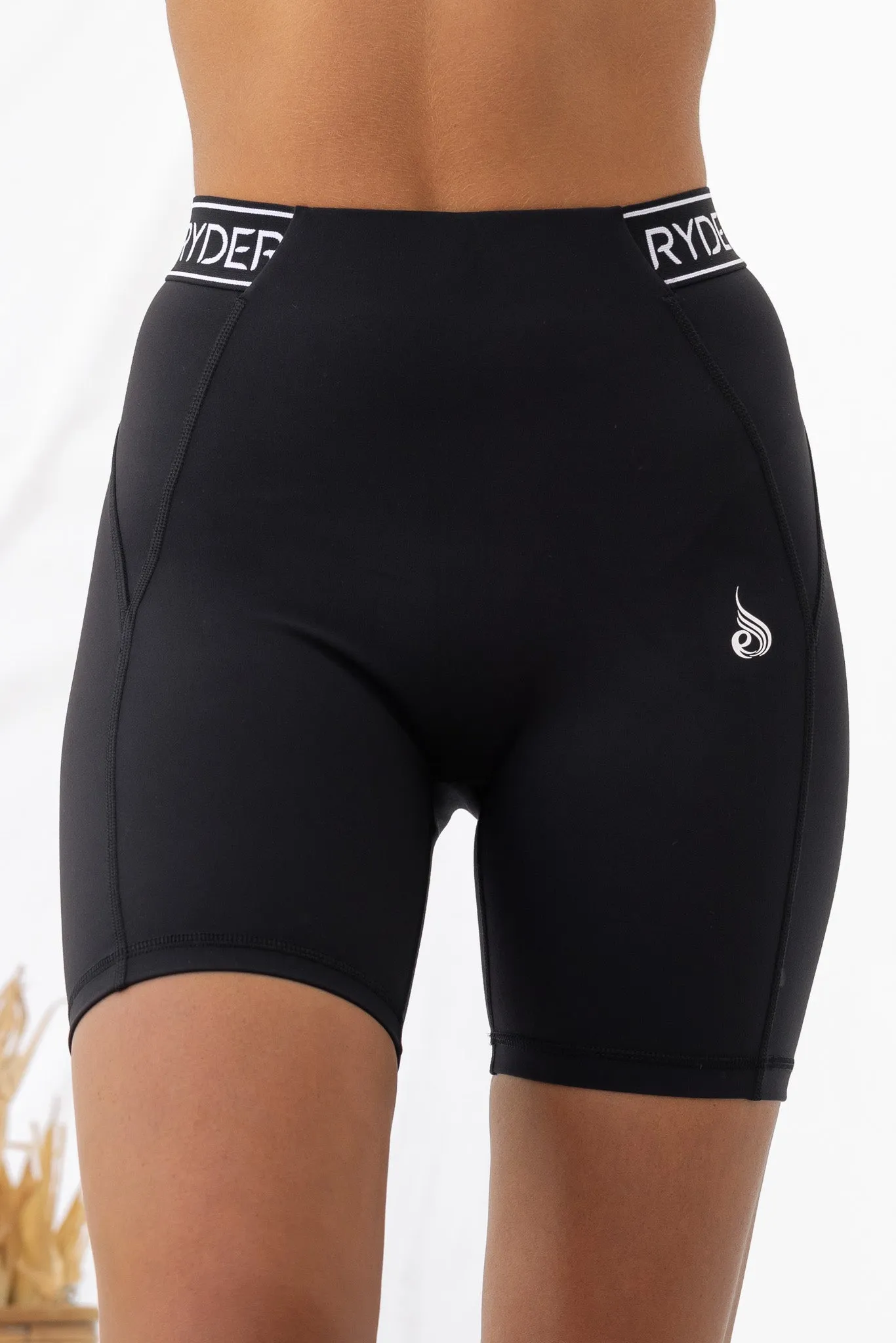 Level Up Scrunch Shorts - Black