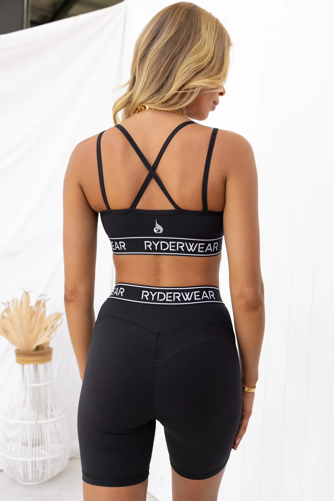 Level Up Scrunch Shorts - Black