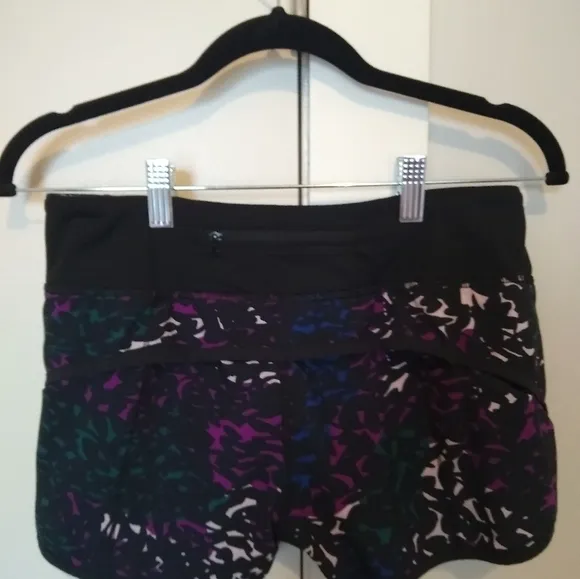 Lululemon running short sz 4