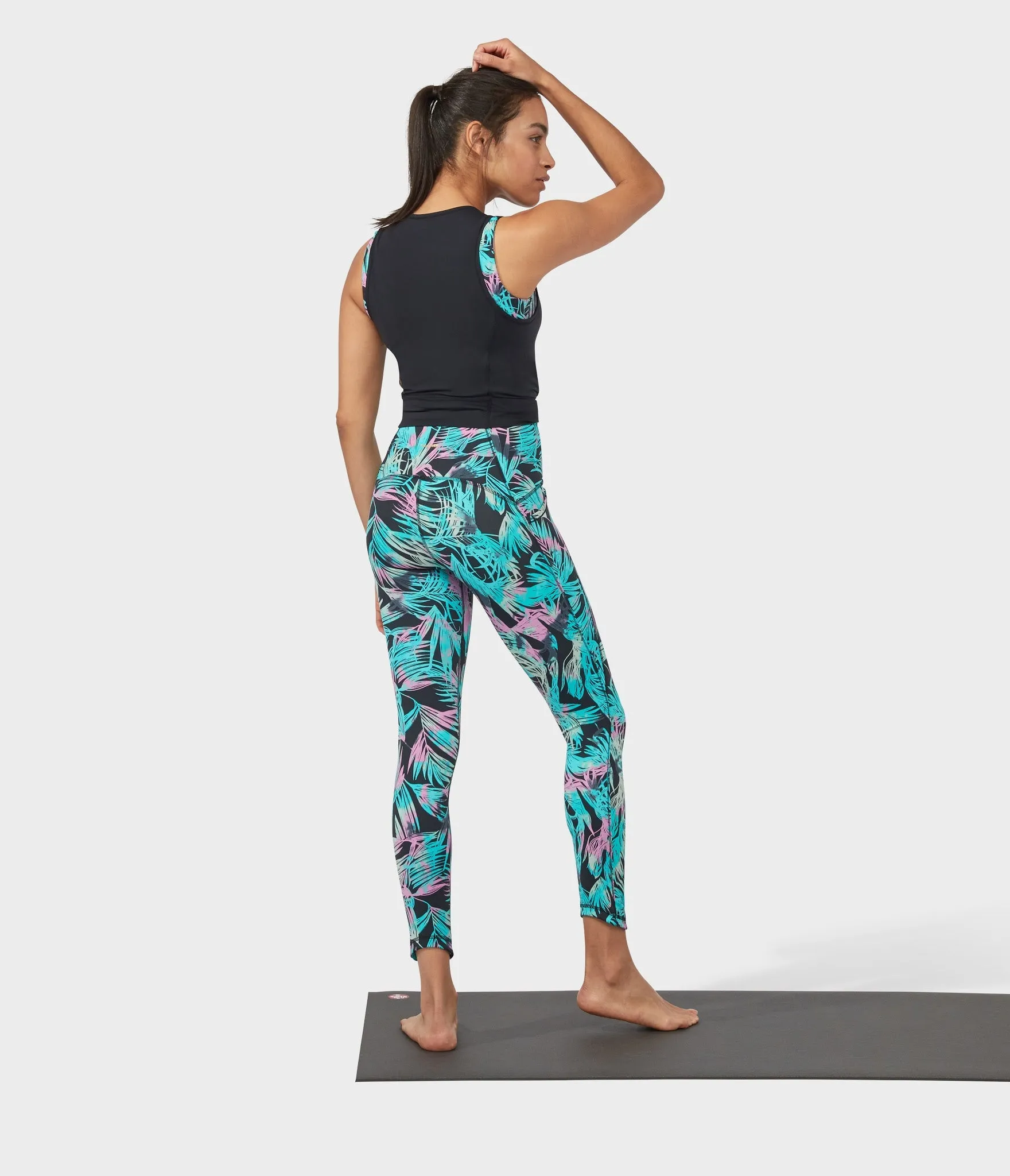 Manduka Apparel - Women's PRO Top - Tech Tank Twist Front - Black