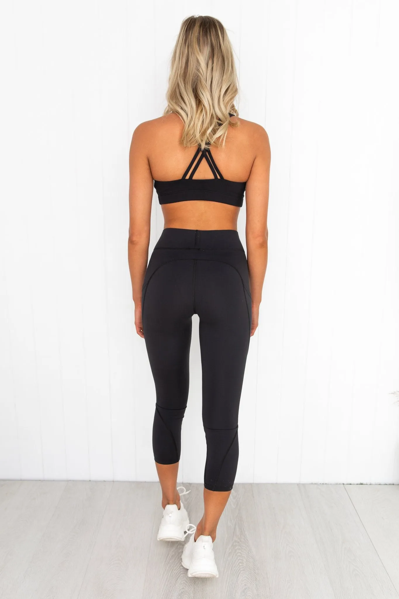 Midi Lotus Sports Bra - Black