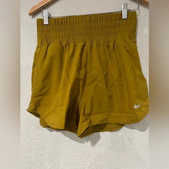 NIKE WORKOUT SHORTS NEWNike Women's High-Waisted Running Shorts