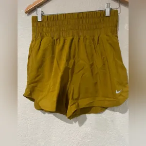 NIKE WORKOUT SHORTS NEWNike Women's High-Waisted Running Shorts