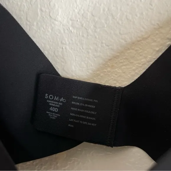 Soma Vanishing 360 Black Wireless Bra Size 40D
