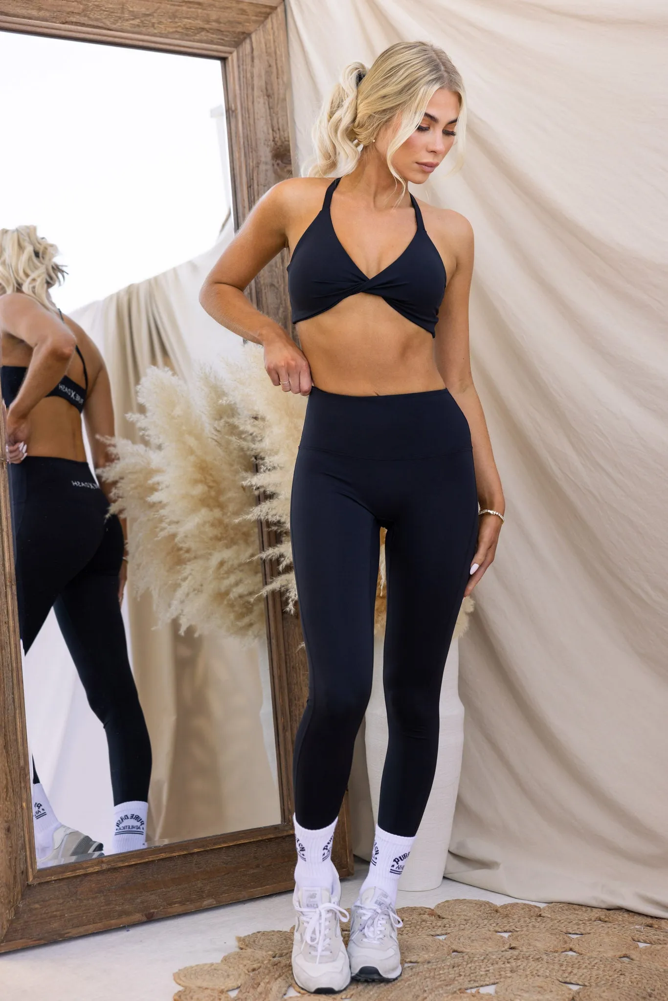 Vital Twist Sports Bra - Black