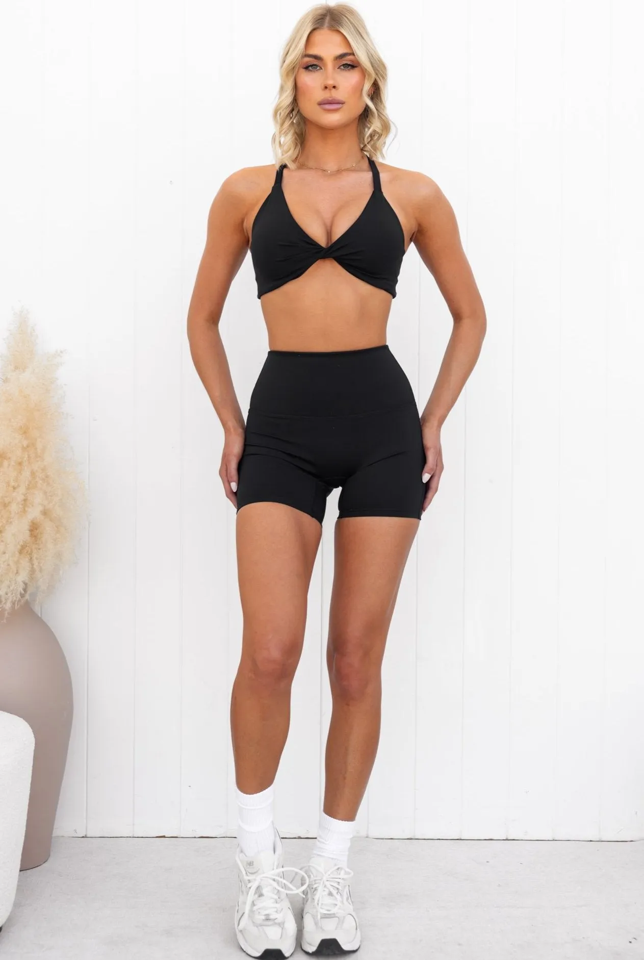 Vital Twist Sports Bra - Black